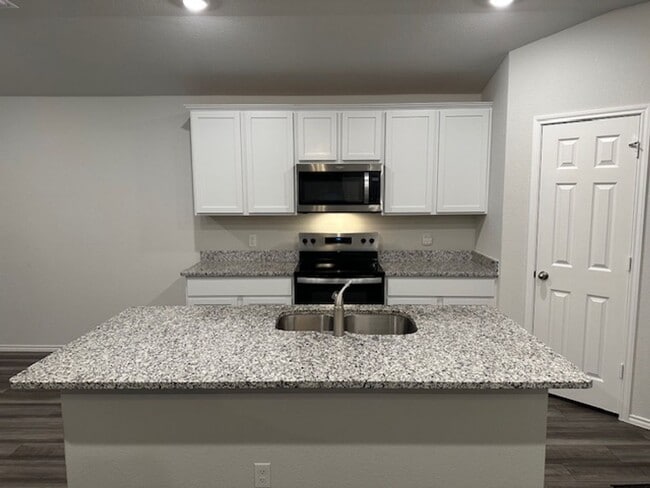 Building Photo - 3bd/2ba Home in the Willow Glenn Community...