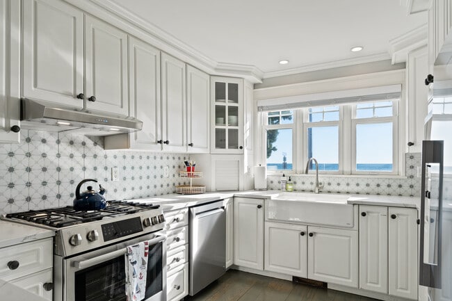Building Photo - 207 Beach Ave