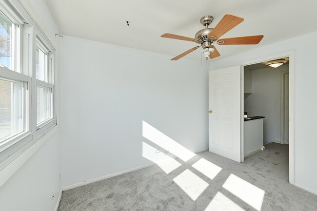 Building Photo - 1613 Hartmann Dr