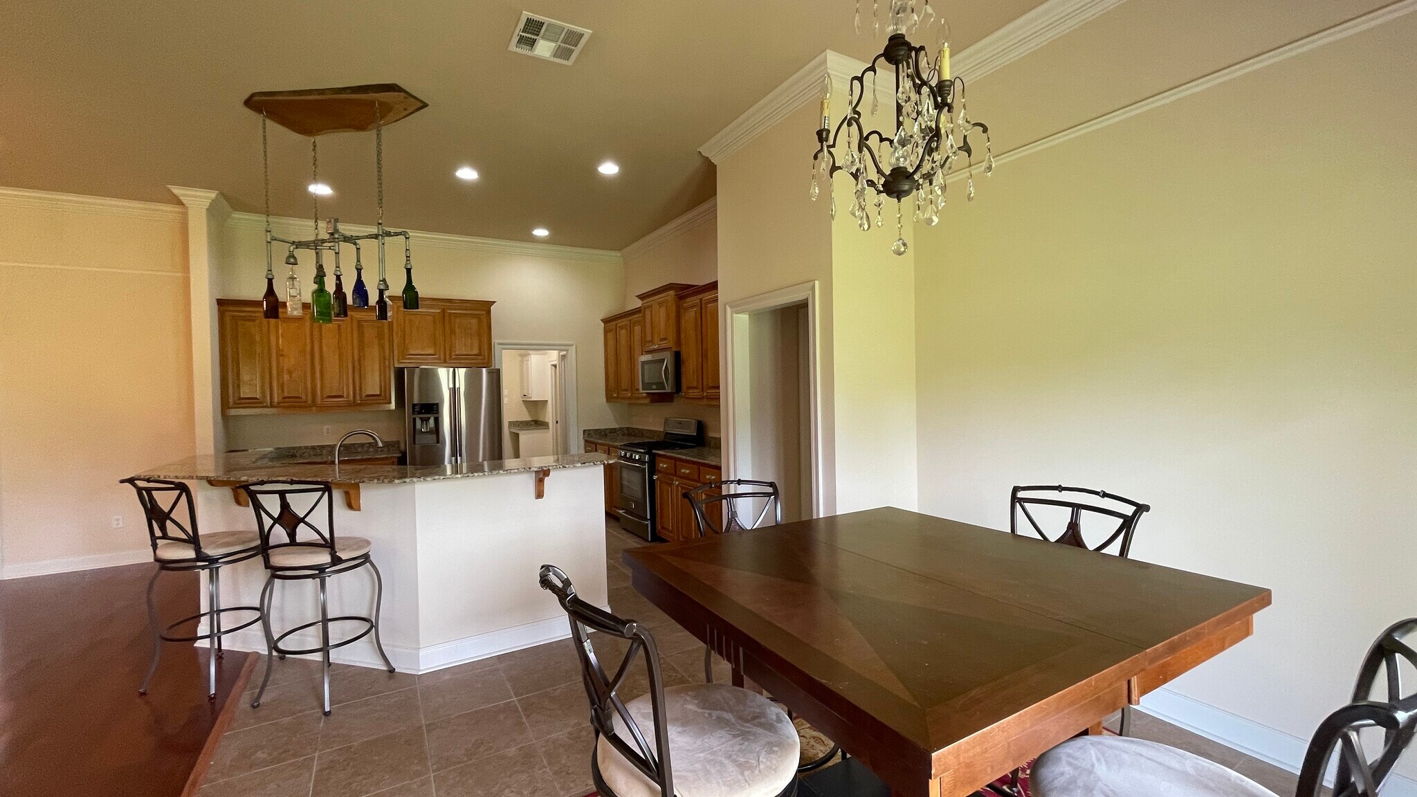 Building Photo - 20175 Kingland Dr