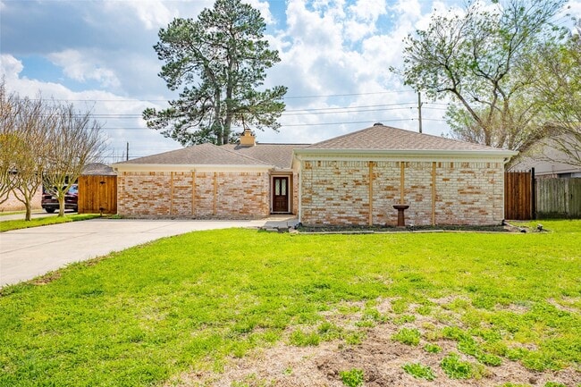 Building Photo - 10003 Windriver Dr