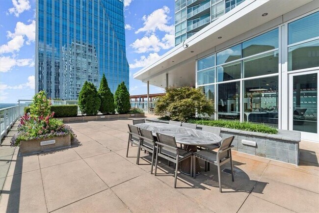 Building Photo - 10 Terminus Luxury 2 Bedroom Condo in Heart of Buckhead