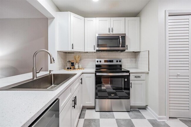 Building Photo - 14818 Winding Creek Ct