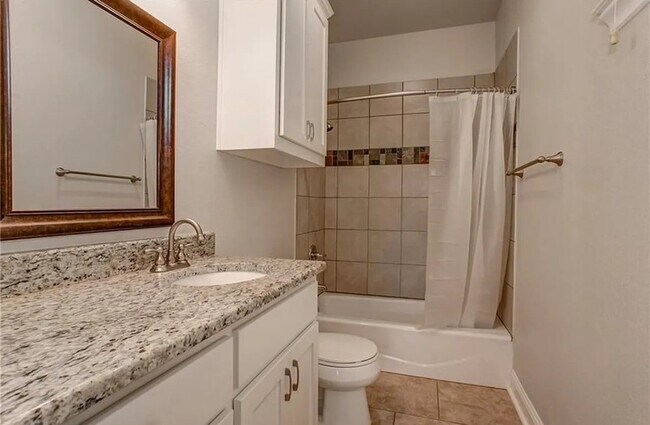 Building Photo - 2732 Sandage Ave