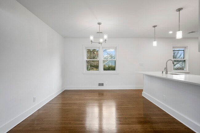 Building Photo - 319 Wagner Ave