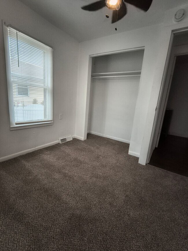 Building Photo - Spacious 3 Bedroom Home in Council Bluffs – Fully Updated!