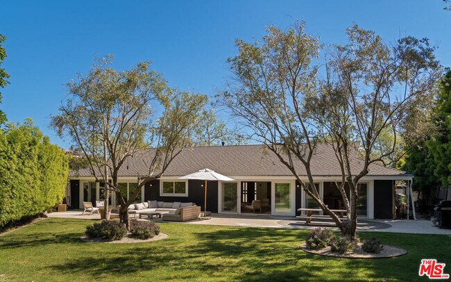 Building Photo - 6202 Frondosa Dr