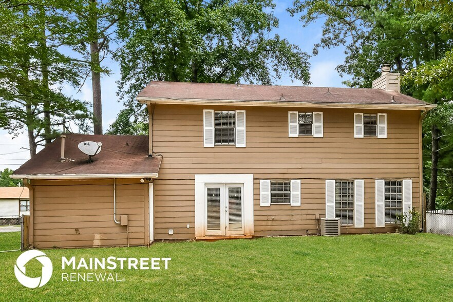Building Photo - 904 Pine Forest Cir