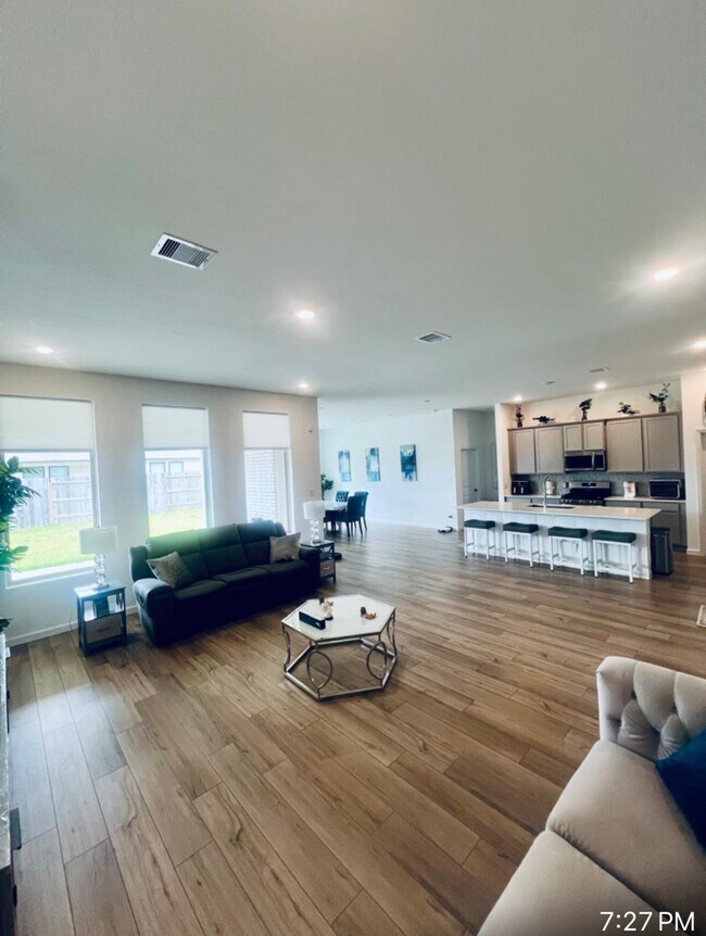 Building Photo - 2807 Gran Castillo Dr