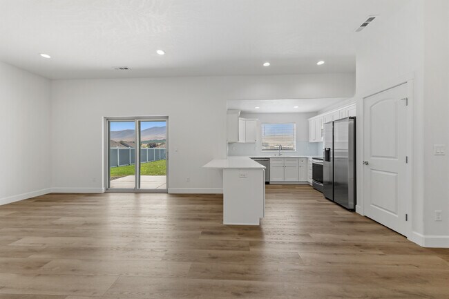 Building Photo - 1713 Willow Way