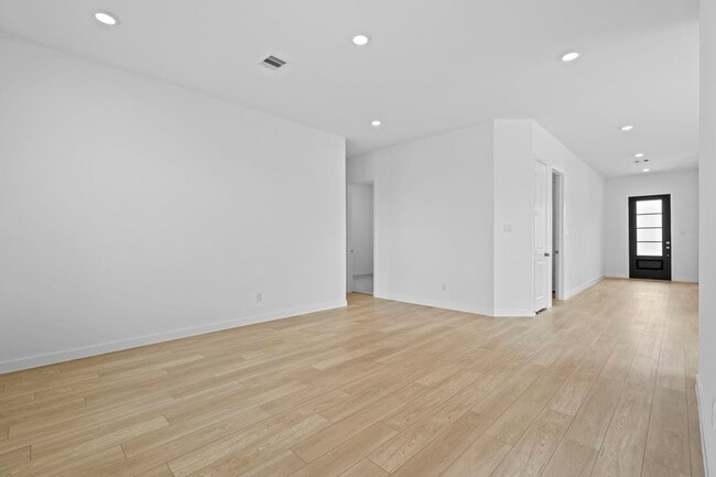 Building Photo - 2720 Grv Crst Dr
