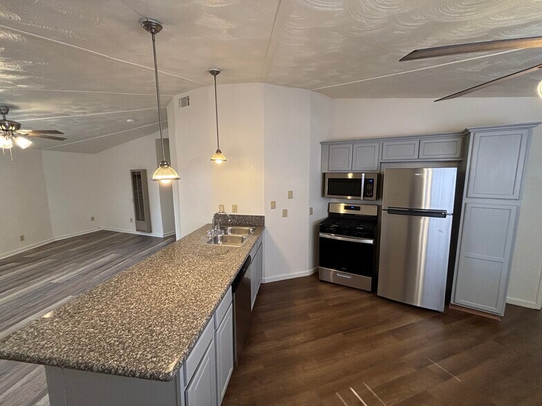 Building Photo - 4010 Pepper Dr