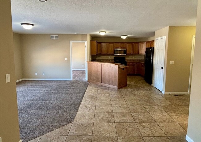 Building Photo - Feel Right at Home – Spacious 4 Bed / 3 Ba...