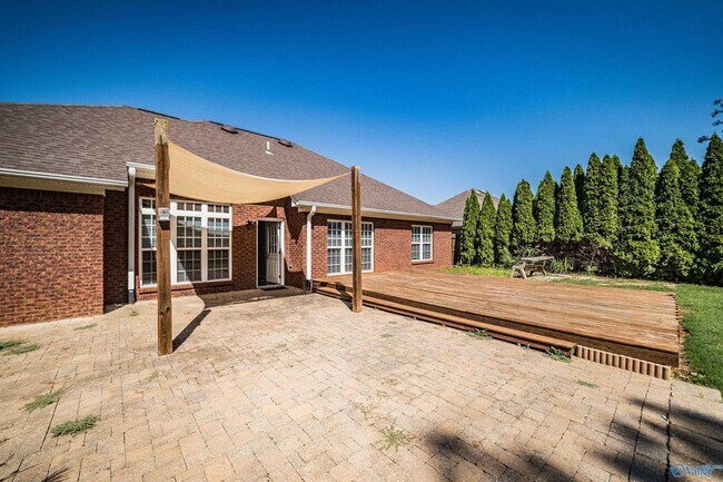 Building Photo - 129 High Noon Ln