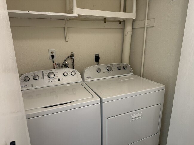 Building Photo - Charming 4 bed, 2 bath Lynnwood Home, $3100/mo.