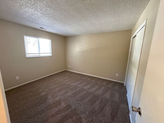 Building Photo - Cozy 2BR First-Floor Unit in Colorado Spri...