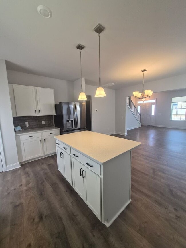 Building Photo - 301 Harvest Mdw Xing