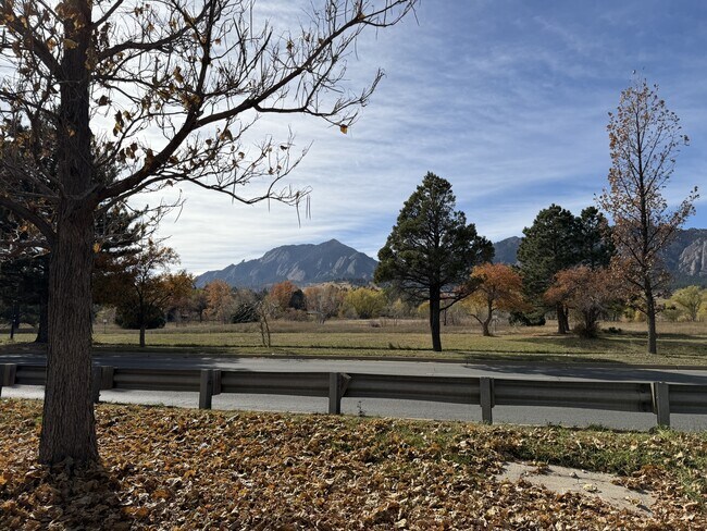 Building Photo - 130 S Lashley Ln