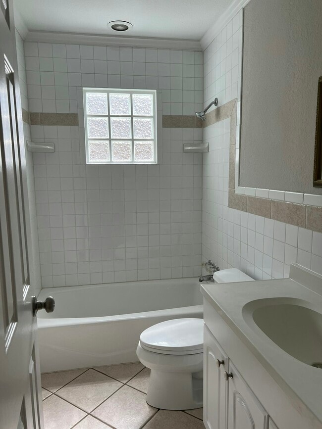 Building Photo - 10622 Hermosa Dr