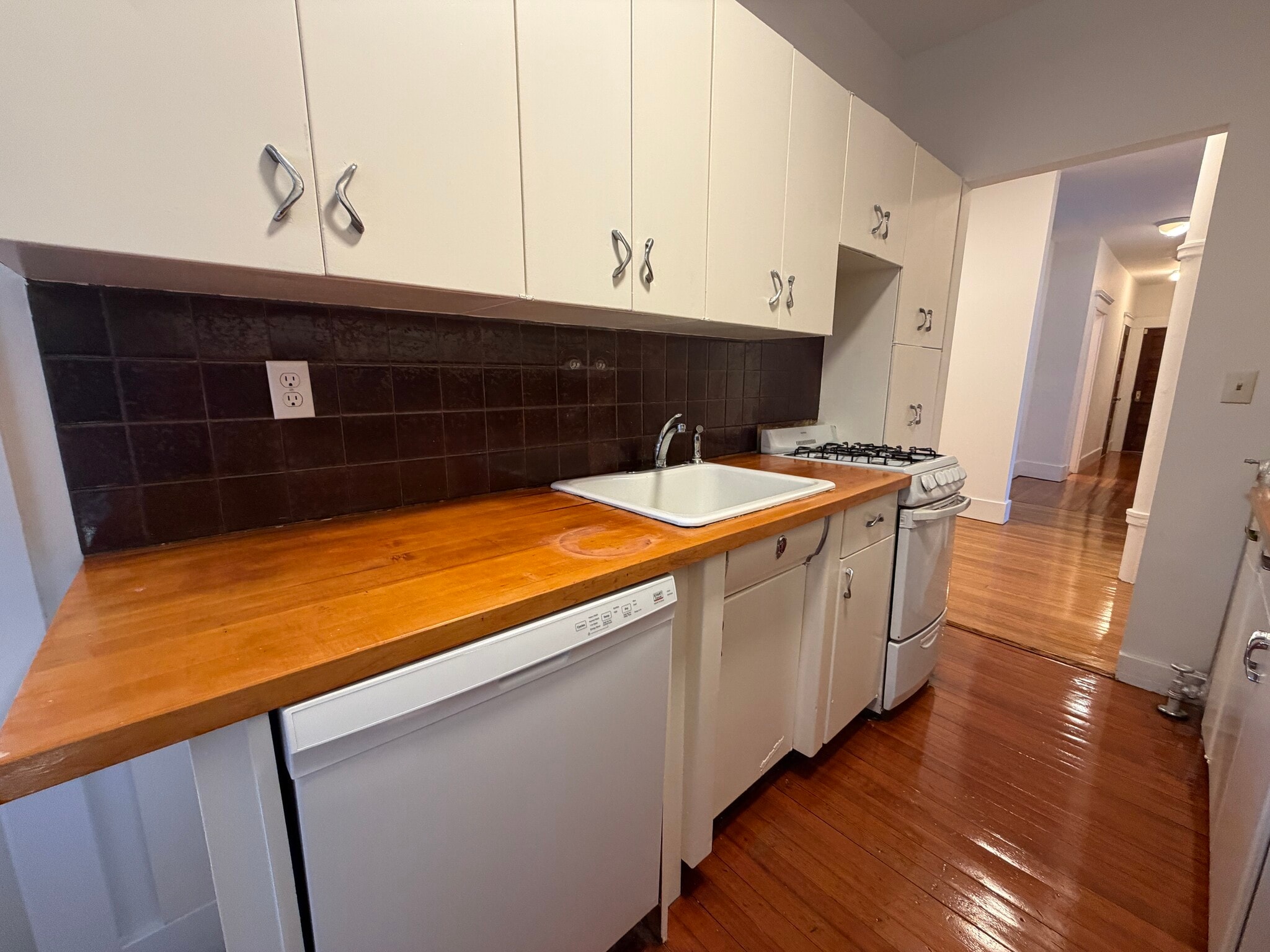 Building Photo - 9 Braemore Rd