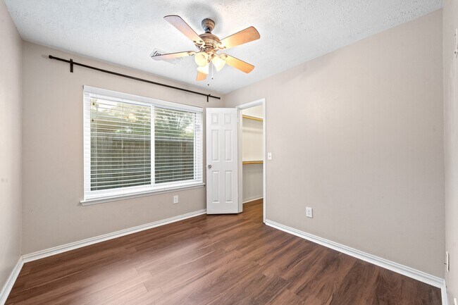 Building Photo - 18178 Holly Green Dr