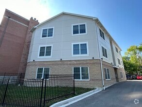 Building Photo - 7441 N Rogers Ave