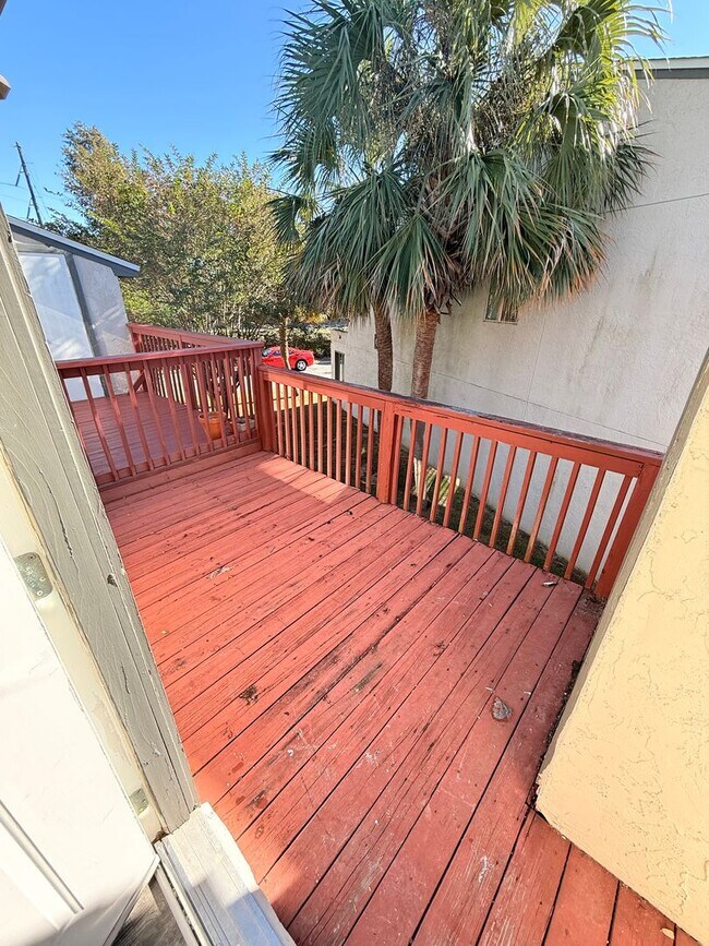 Building Photo - 1319 Airport Dr