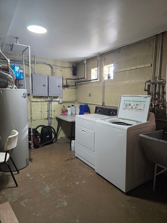 Building Photo - 3707 Clarence Ave