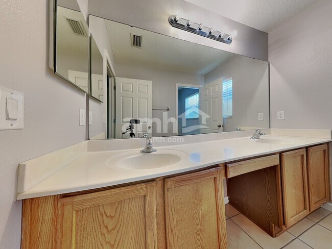 Building Photo - 10956 Willow Ridge Loop