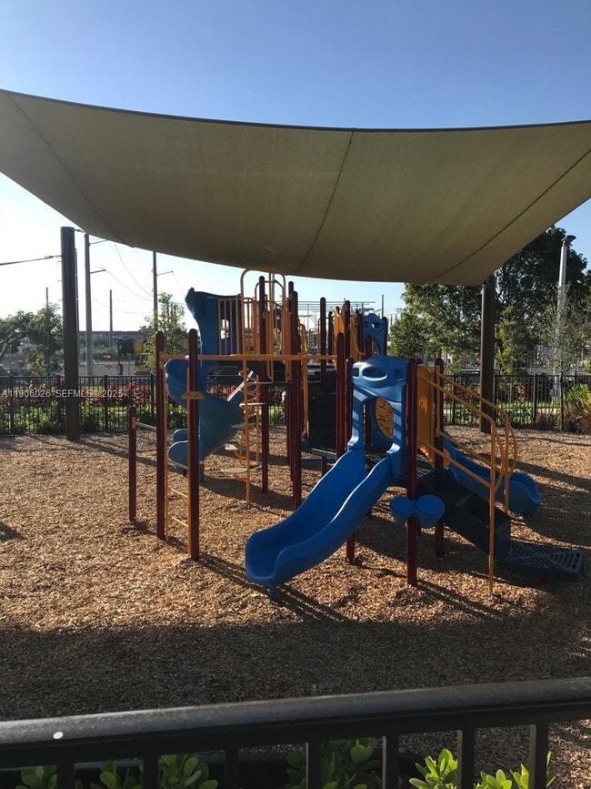 Building Photo - 8650 NW 97th Ave