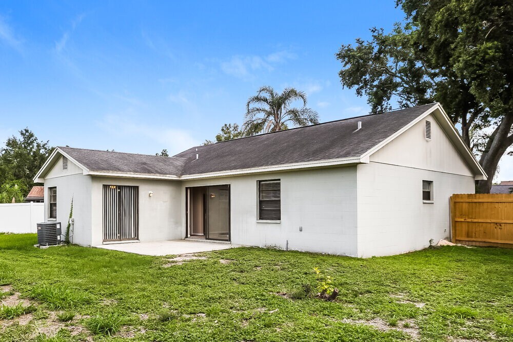 Building Photo - 10818 Peppersong Dr