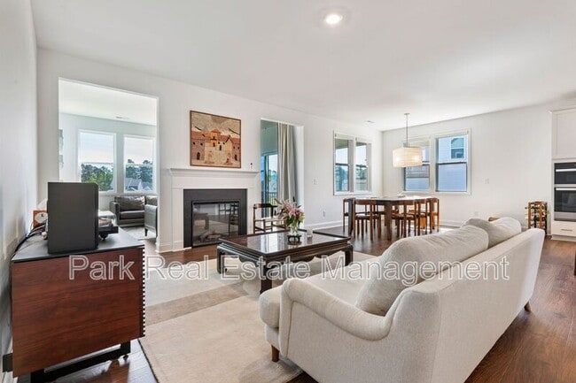 Building Photo - 1017 Prominence Dr