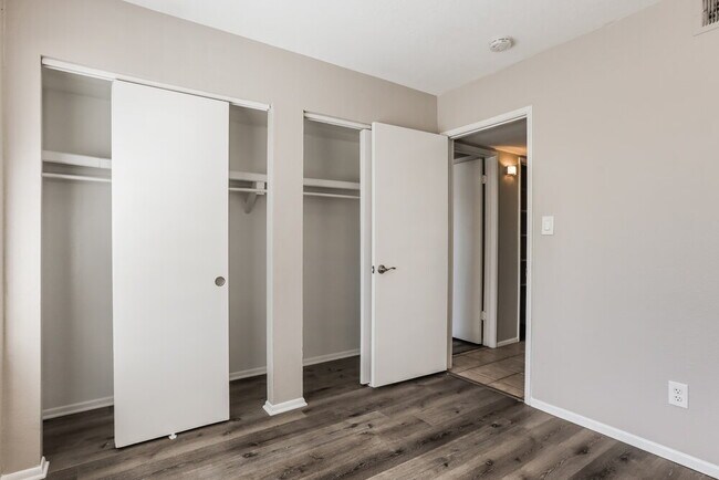 Building Photo - 2300 E Chicago St