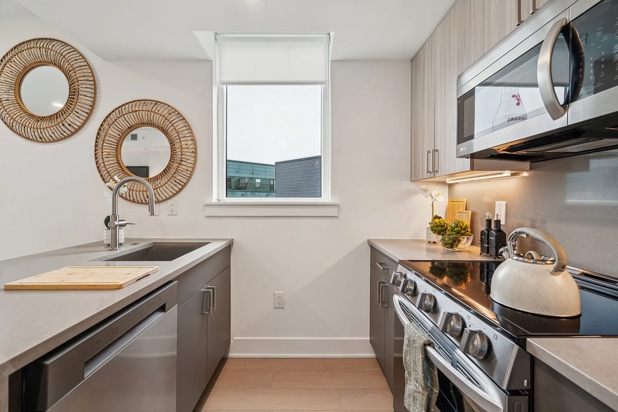 Building Photo - 2000 Dreer St