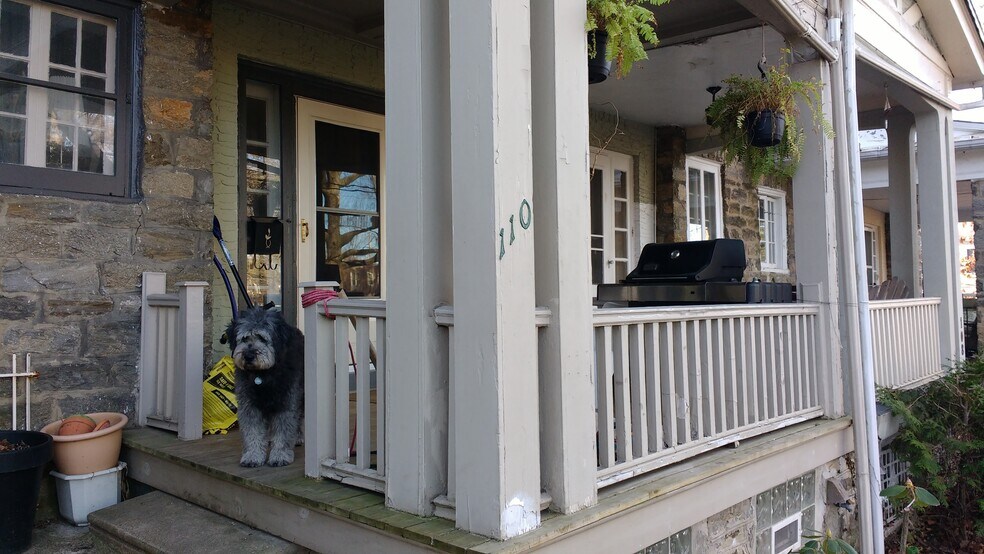 Building Photo - 110 E Roumfort Rd