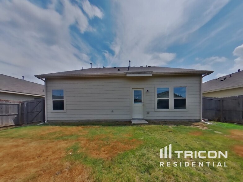 Building Photo - 340 Blue Crow Ln