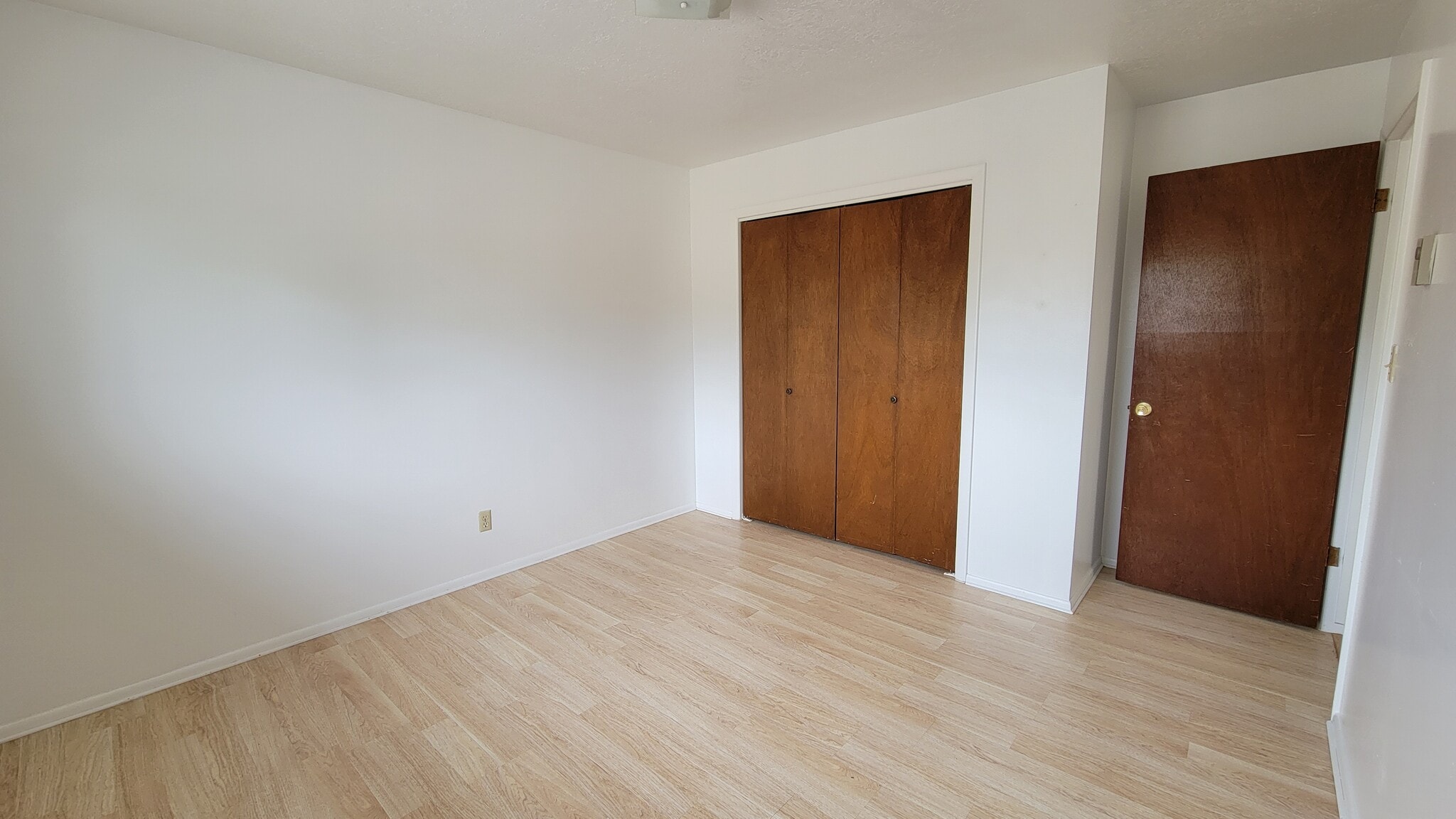 Building Photo - 1660 Grandview Dr