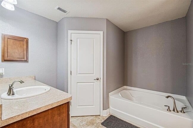 Building Photo - 13070 Sigmund St