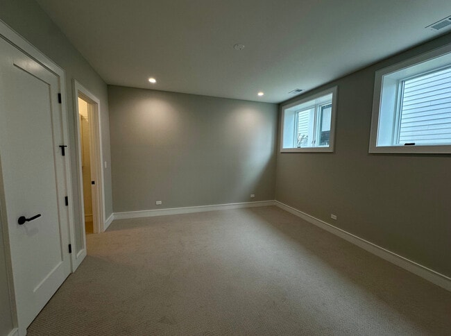 Building Photo - 4243 N Damen Ave