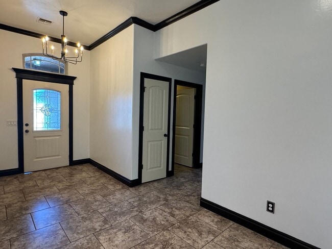 Building Photo - 7904 SW Powell Ct