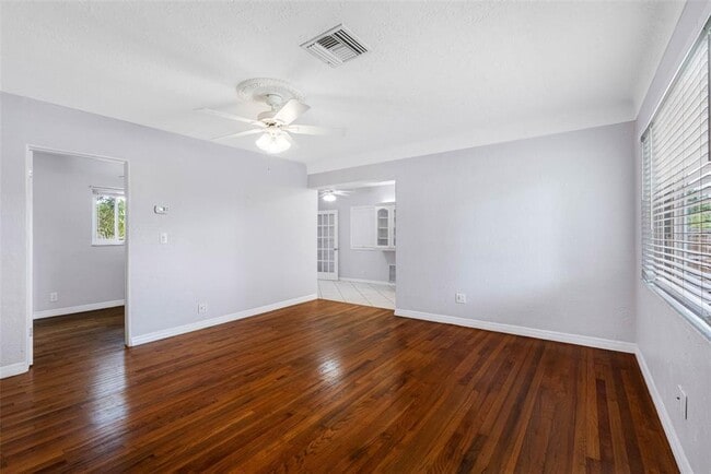 Building Photo - 4320 Yardley Ave N