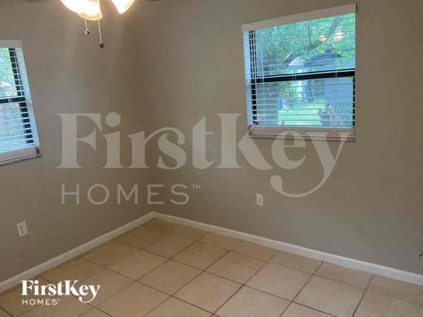 Building Photo - 8313 Oleander Ln