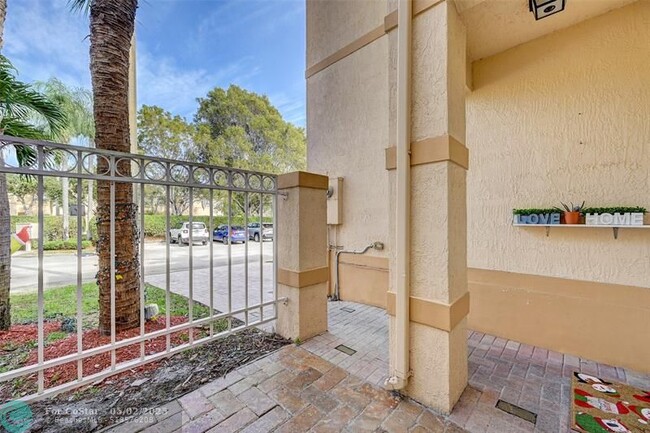 Building Photo - 708 NW 170th Terrace