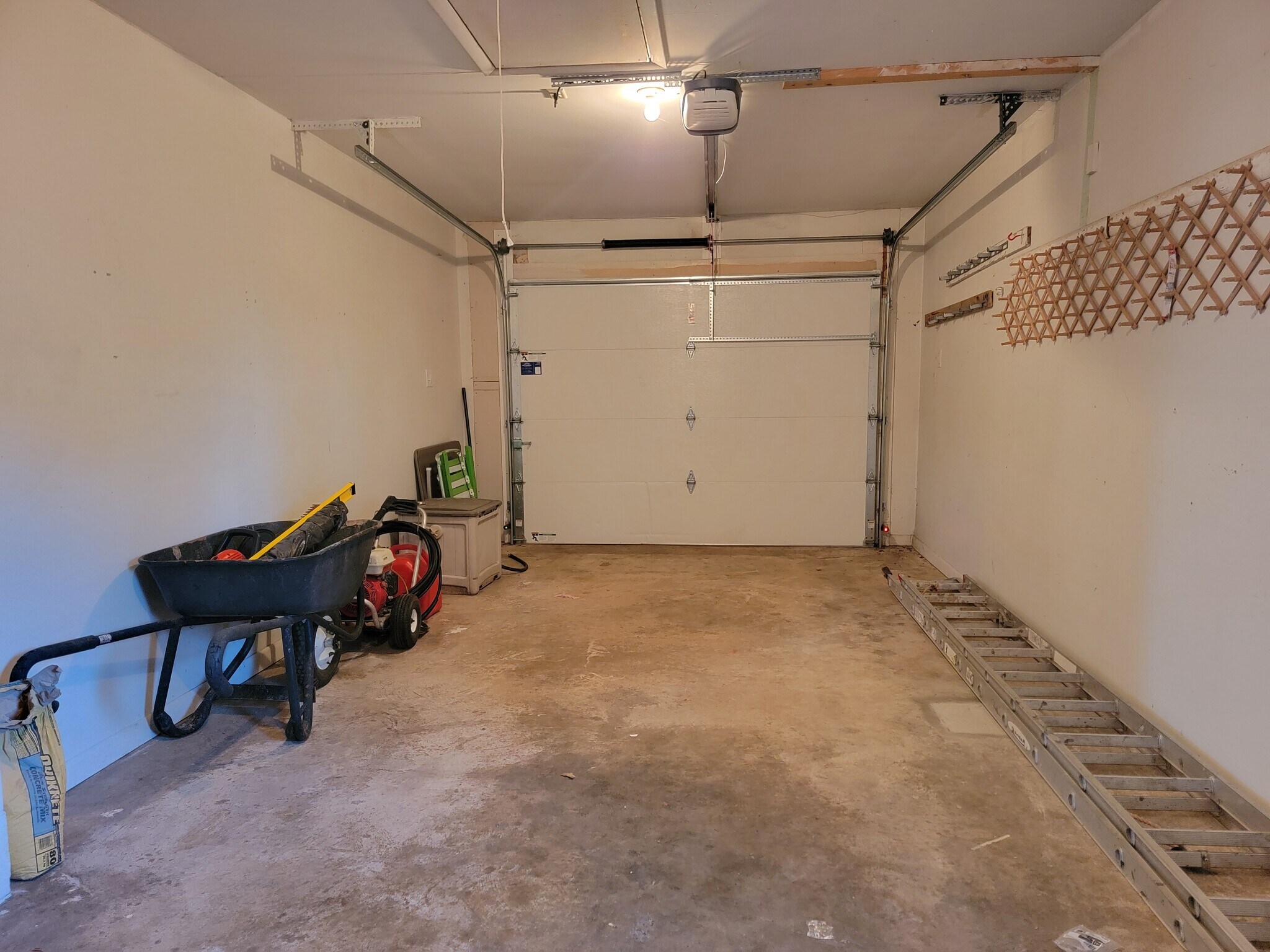Building Photo - 40 Pine Crest Dr