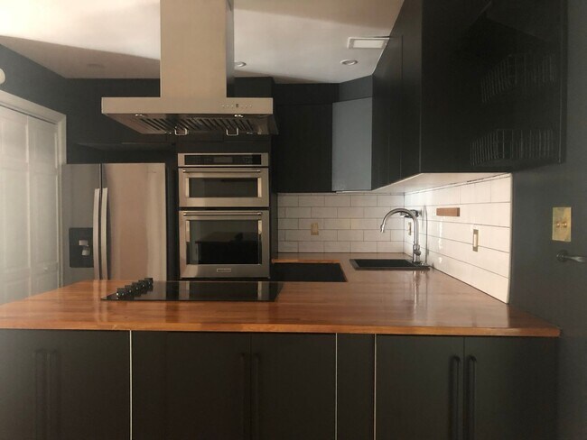 Building Photo - Well Maintained & Updated - 3 BR - Reston Metro