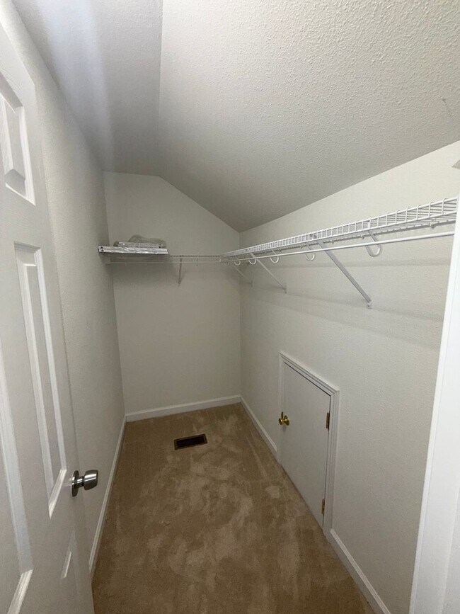 Building Photo - 2145 Pavilion Ct