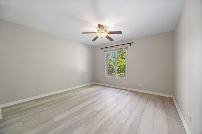 Building Photo - 890 Sheldon Ct
