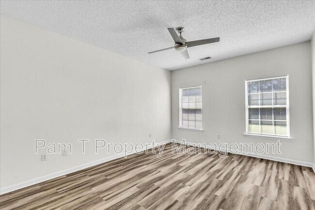 Building Photo - 3 Falkland Ave