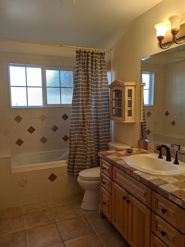 Building Photo - Beautiful Boulder Country Home - 4 Bed/2 Bath - Available July 3rd!