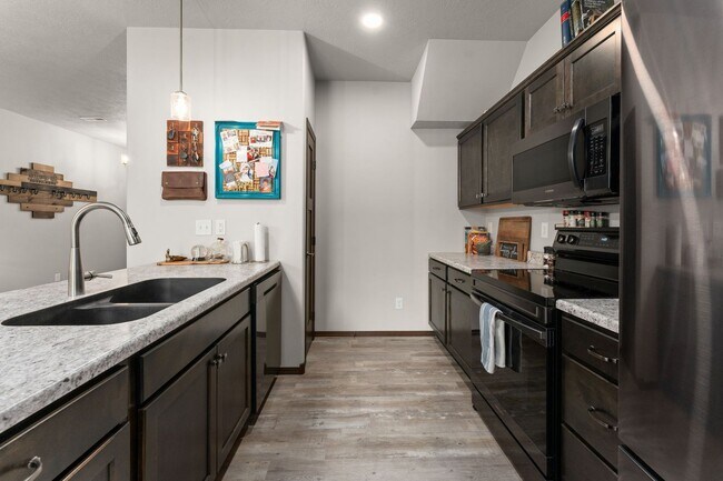 Building Photo - 4500 E Whisper Ridge Pl
